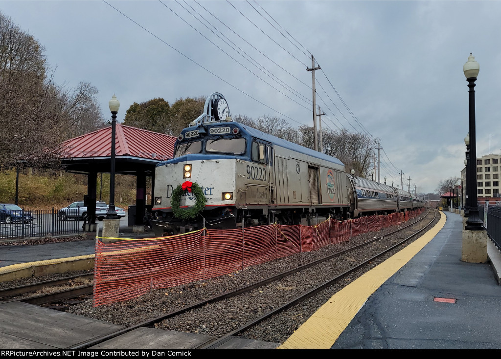 AMTK 90220 Leads 684 at Haverhill Station